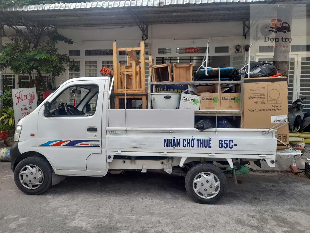 Tất cả đồ đạc được sắp xếp lên xe một cách an toàn và chắc chắn